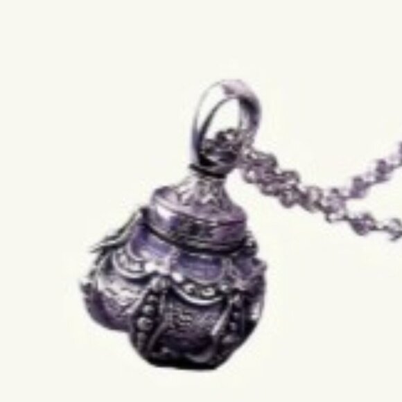 Vintage-Style Antique Silver-toneCopper Pendant Necklace w/ Openable Box - Picture 5 of 11